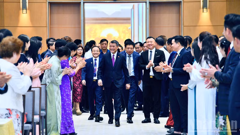 Vietnam Government Convenes with Businesses to Address Bottlenecks and Unlock Growth