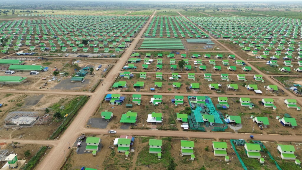 カンボジア、タイ国境付近の避難民向け仮設住居、7月末までに全3313戸完成へ