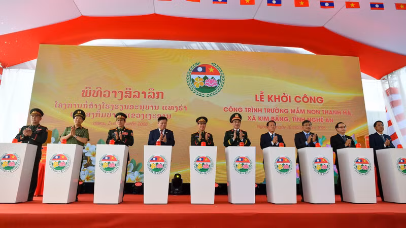Vietnam-Laos Defense Ministers Attend Kindergarten Groundbreaking Ceremony