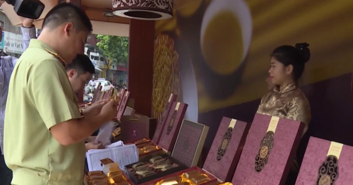 Hanoi Intensifies Mooncake Food Safety Checks Ahead of Mid-Autumn Festival