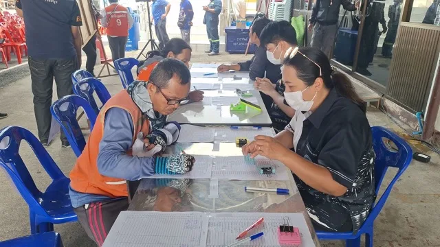 Pattaya Residents Return Blue Shirts Amidst Governor's Order