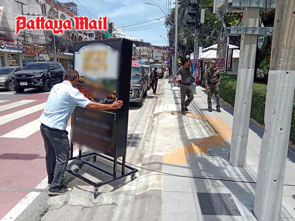 Pattaya Issues Warning Over Roadside Signs, Citing Traffic and Safety Concerns