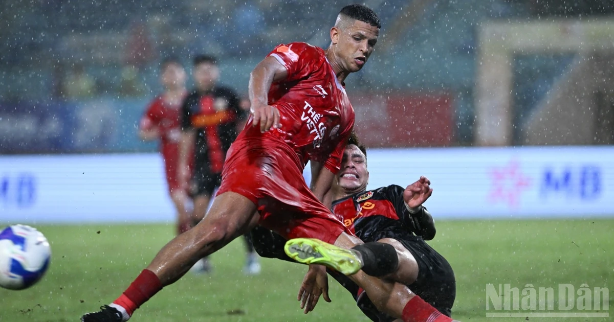 V-League Round 21: The Cong Viettel Holds Ninh Binh to a Draw Despite Red Card