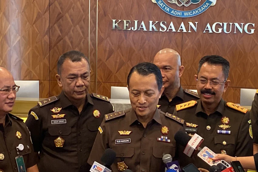 Indonesian Prosecutors Question Senior Official in Money Laundering Case