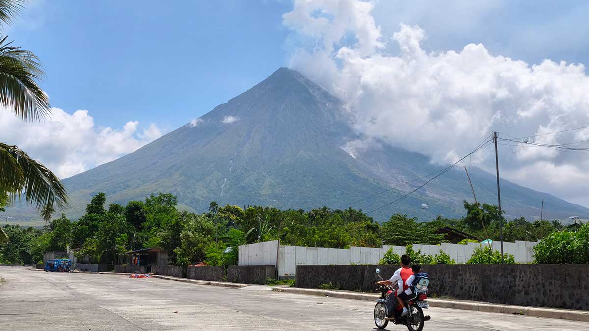 マヨン山噴火、沈静化の兆し 避難民帰還へ準備進む