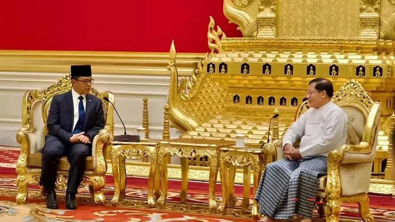 Cambodia Navigates China Ties Amid Economic Growth, Learning from ASEAN's Myanmar Approach