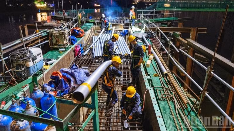 Hanoi Accelerates Construction of 7 Major Bridges Over Red River to Boost Connectivity