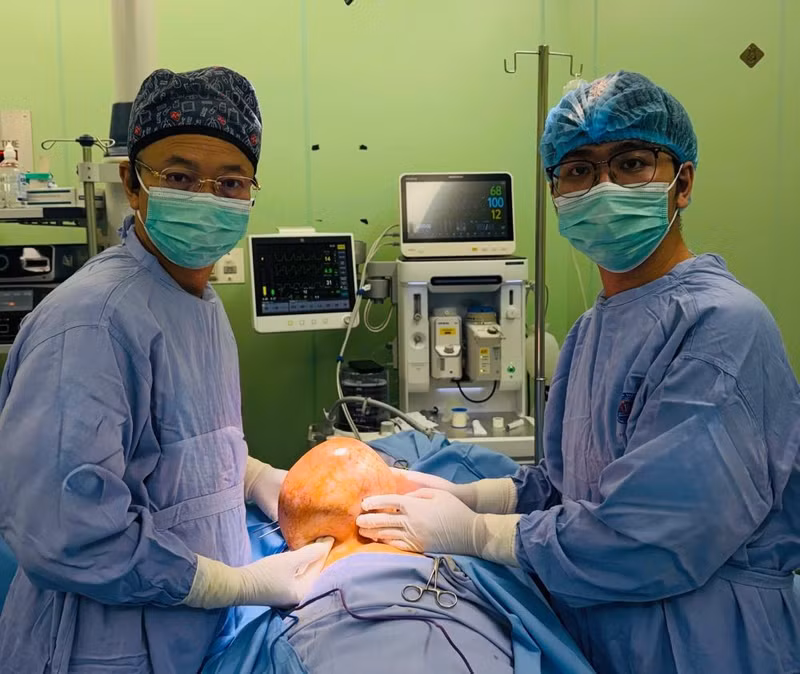 Vietnamese Woman Endures 4kg Breast Tumor Due to Delayed Treatment