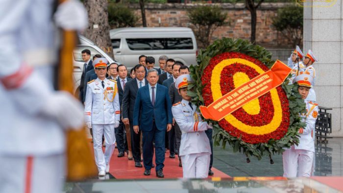 フン・マネト首相、ベトナムで戦没者慰霊 両国関係の深化図る