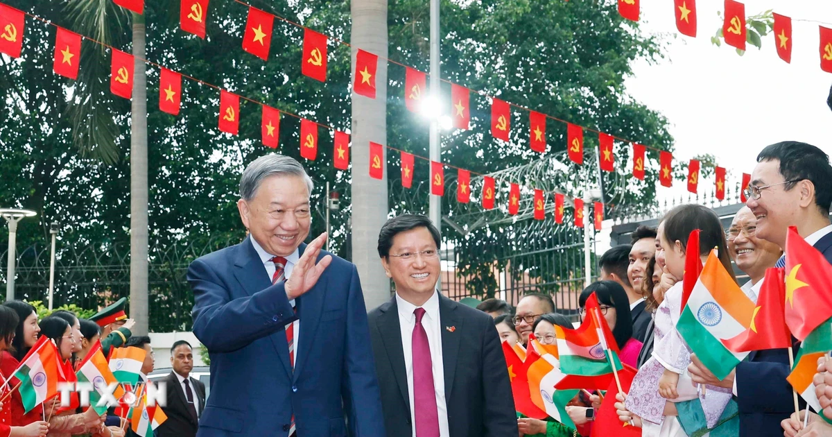 General Secretary and President of Vietnam Meets with Vietnamese Community in India