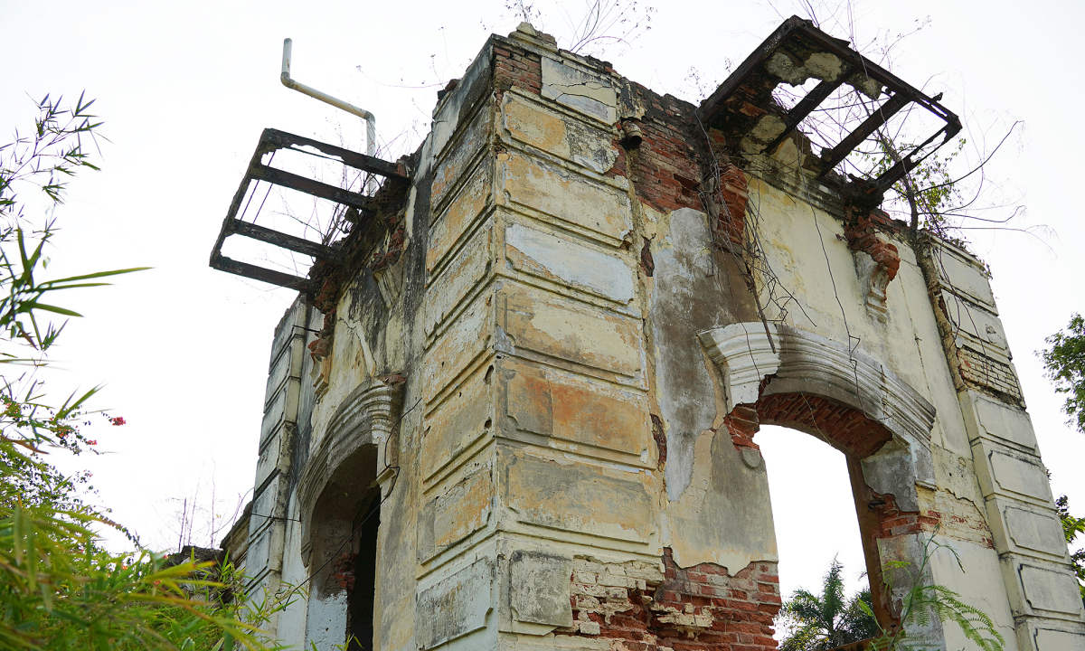 ベトナム・ゴーコンの141年歴史的建造物、違法解体で荒廃