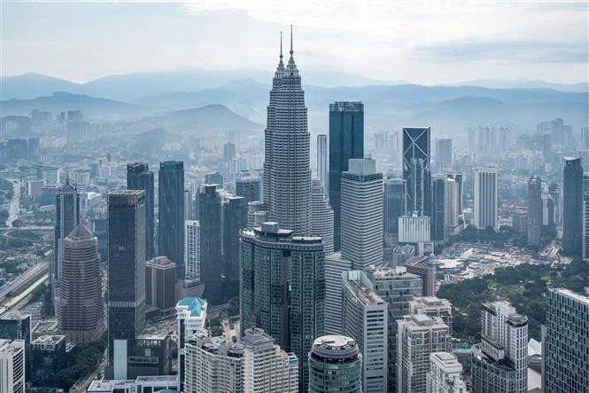 Vietnam Benefits from Supply Chain Shift, Attracting High-Tech and Manufacturing Firms