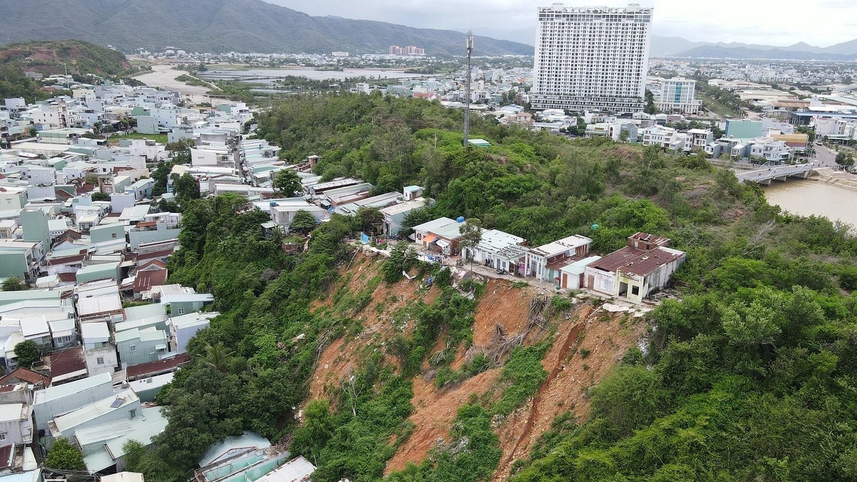 quy nhơn市、土砂災害リスク軽減のため山を削平・住民移転を提案