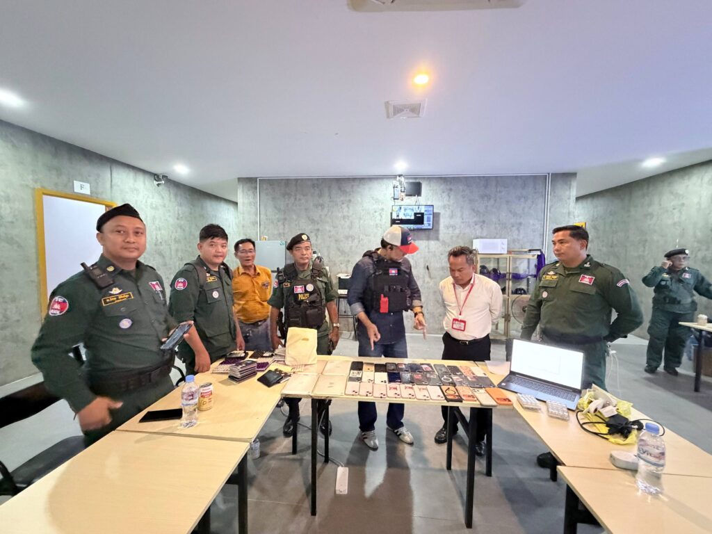 カンボジア、スバイリエン州でオンライン詐欺摘発 容疑者4人拘束、多数の機器押収