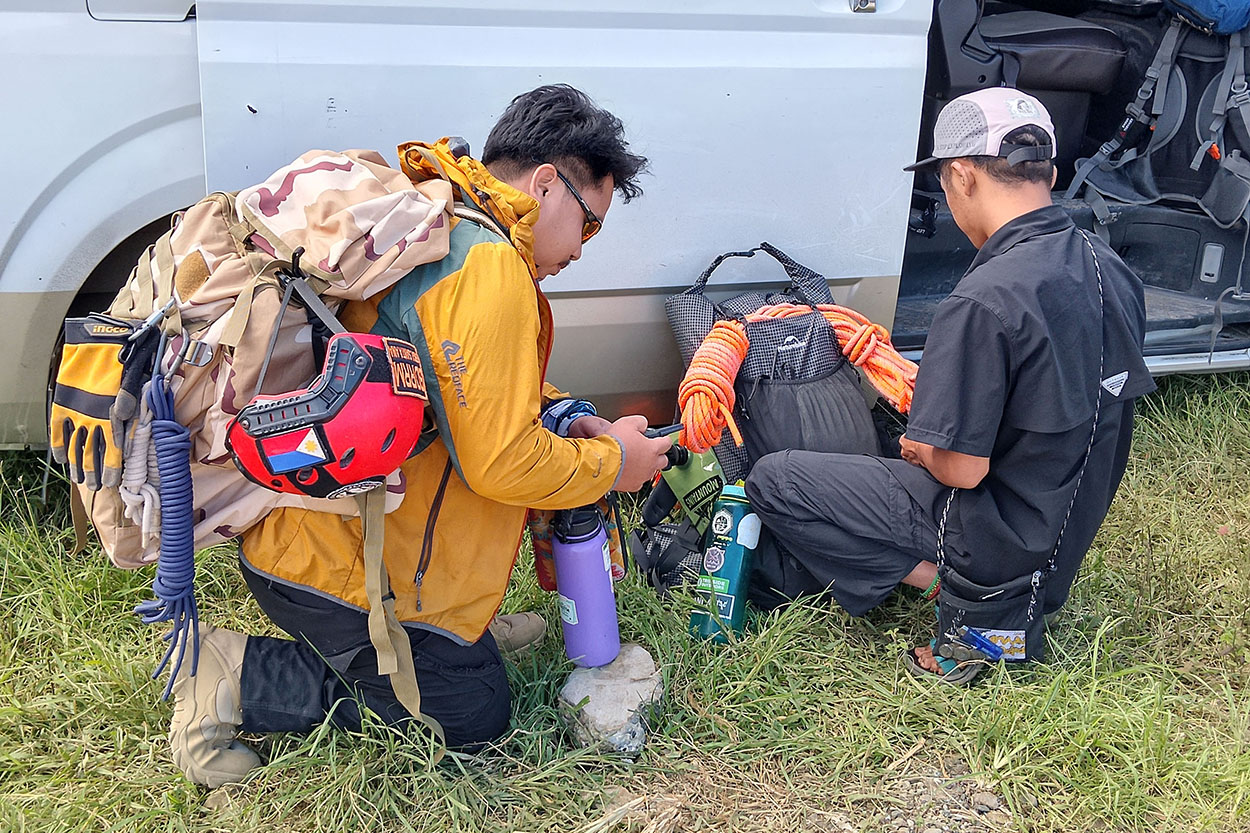 カラタンガン山遭難者、127人の捜索隊も発見に至らず