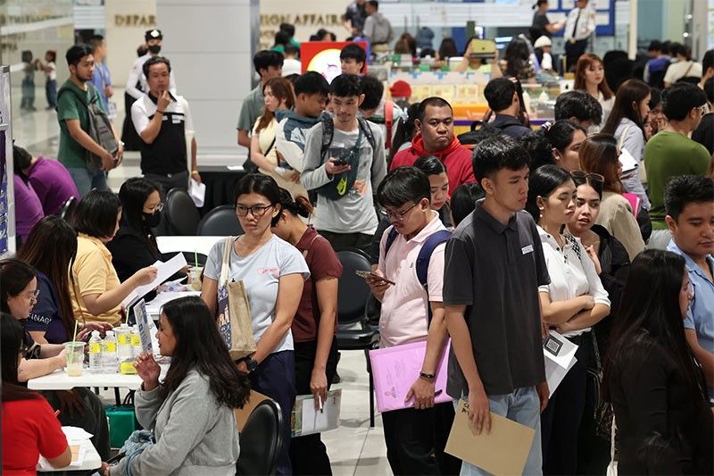 マニラ市、9,364人の公務員に給与引き上げ実施へ
