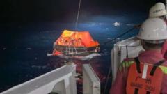 南シナ海でベトナム貨物船沈没、多数の行方不明者発生