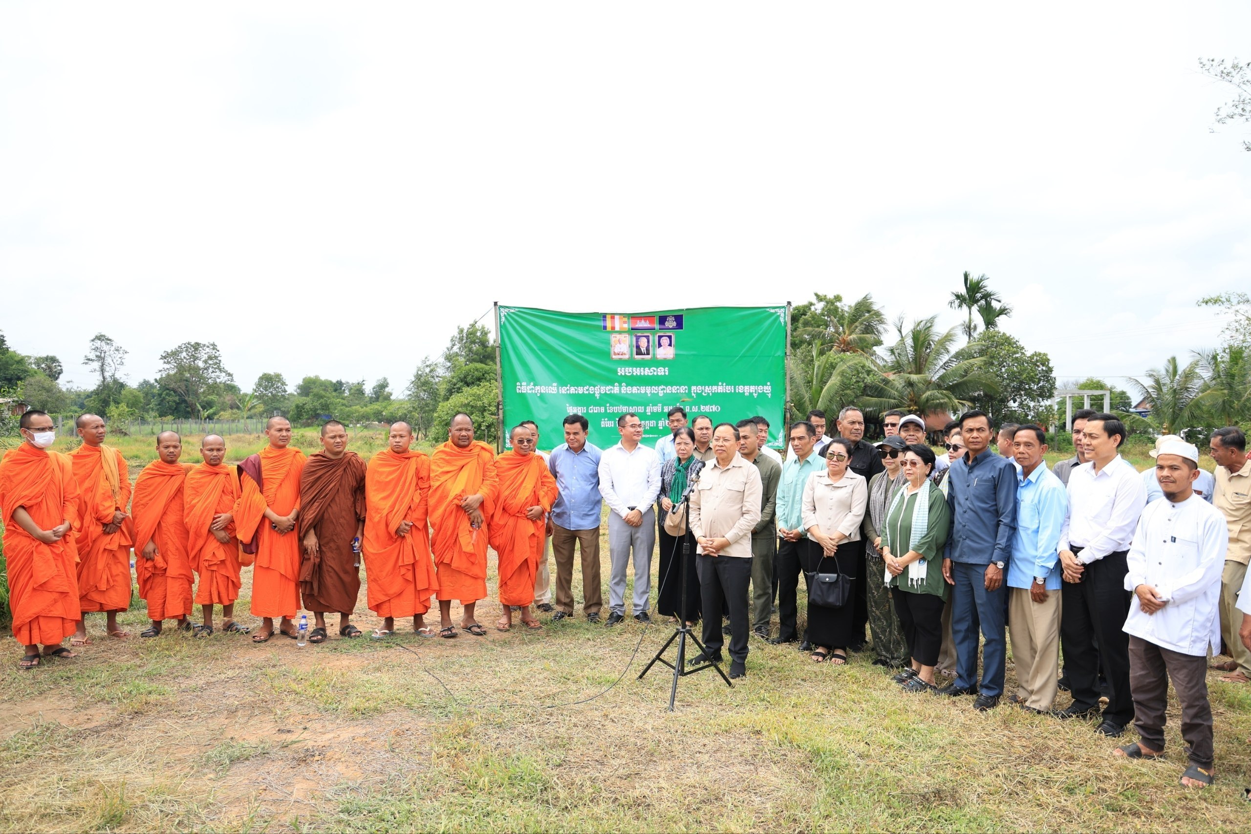 Cambodia Distributes 12,000 Seedlings to Temples for Greening Campaign