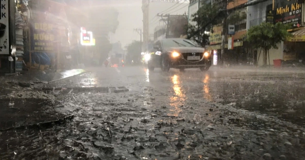 Ho Chi Minh City experiences heavy rainfall after prolonged heat; thunderstorms expected to persist