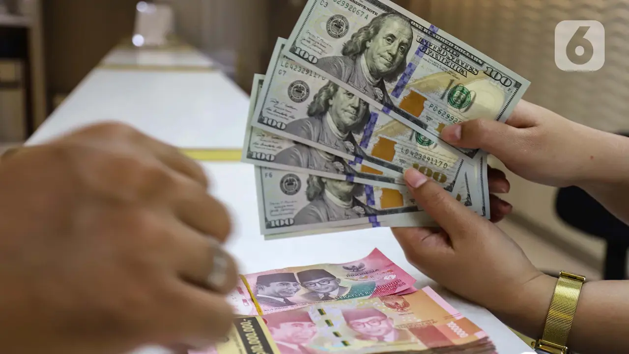 Indonesian Rupiah Weakens Against US Dollar Amidst Economic Recovery Hopes