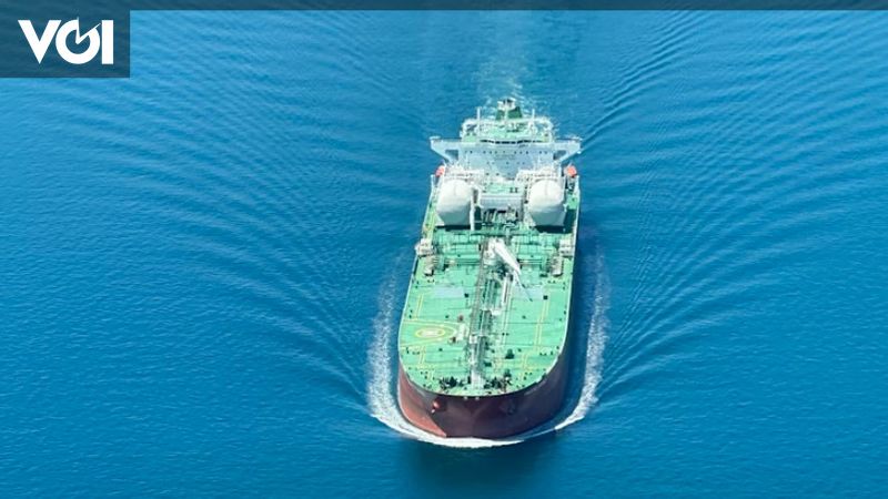 Iranian Supertanker Reportedly Bypasses US Blockade, Enters Indonesian Waters