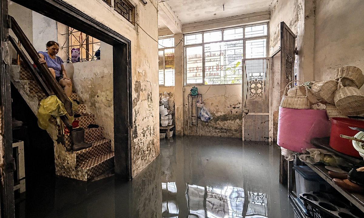 ハノイの路地、18年越しの浸水被害 インフラ未整備が住民生活を圧迫