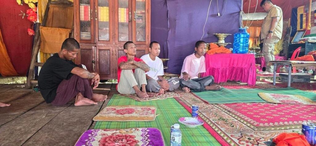 カンボジア僧侶5名、薬物陽性反応・女性への刺青投稿で還俗処分