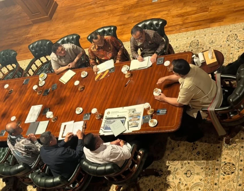 Prabowo Discusses Future Leader Development Program