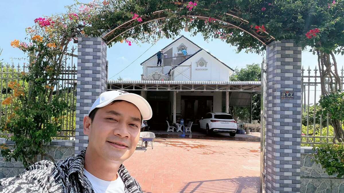 Actor Minh Luan Builds 300 sqm House for Parents