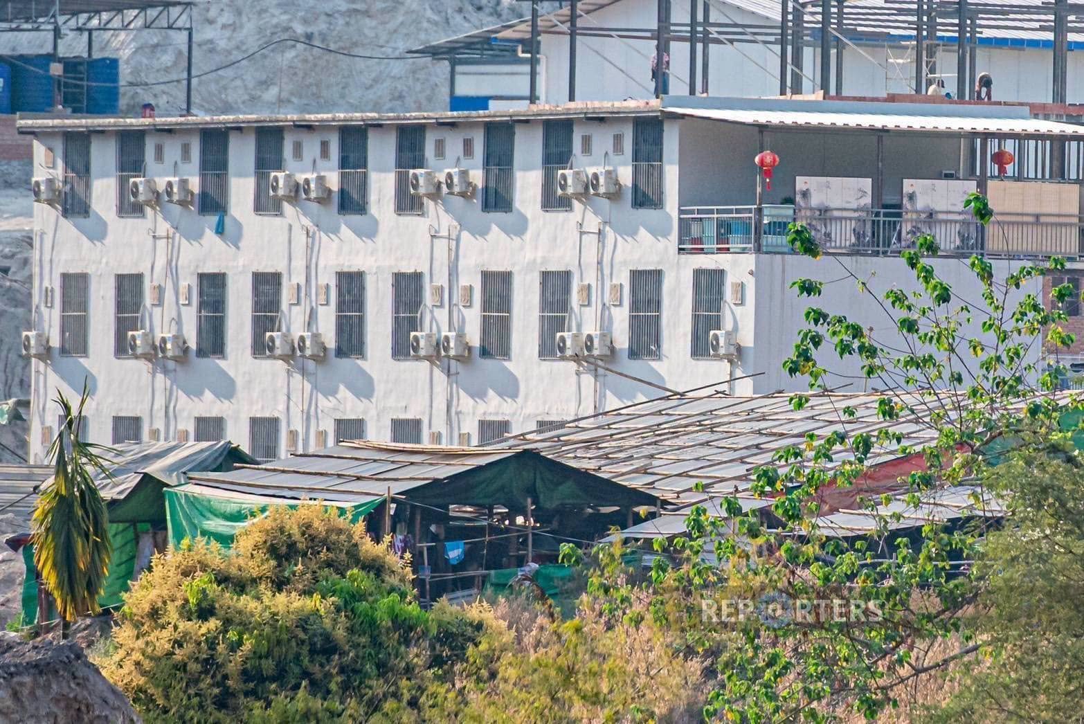 Thousands of Foreign Telecom Scam Workers Relocate Amid Junta Airstrikes in Myawaddy