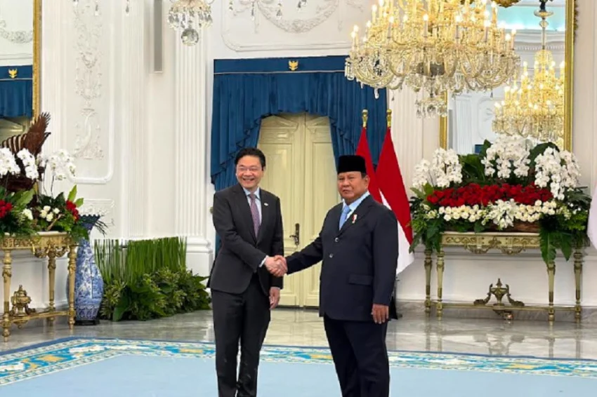 Prabowo Greets Singapore PM with Firm Handshake