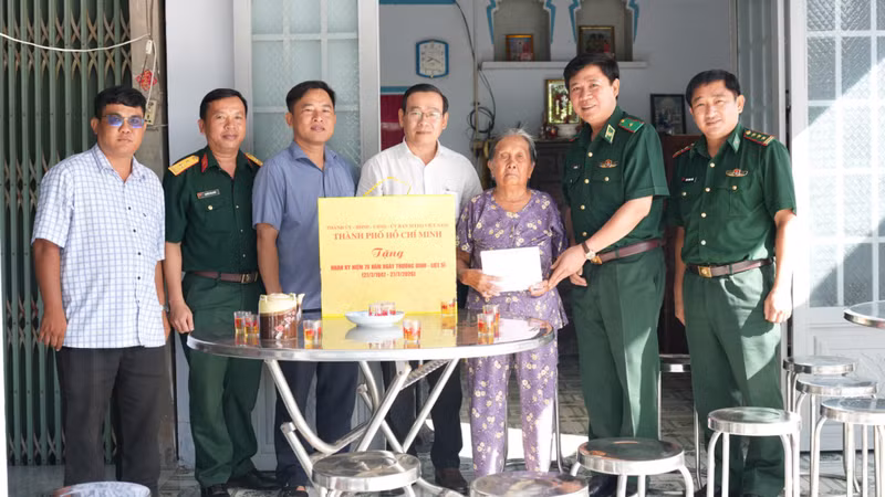 Vietnam Intensifies Commemorative Activities for War Invalids and Contributors