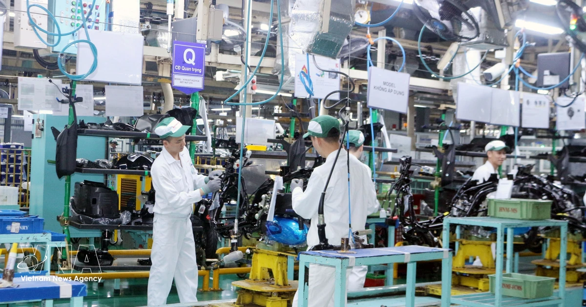 ベトナム製造業の成長と経済動向:PMI低下と産業基盤の強靭性