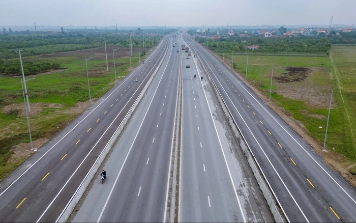 Vietnam Unveils Massive 14-Lane Road Connecting Two Major Expressways