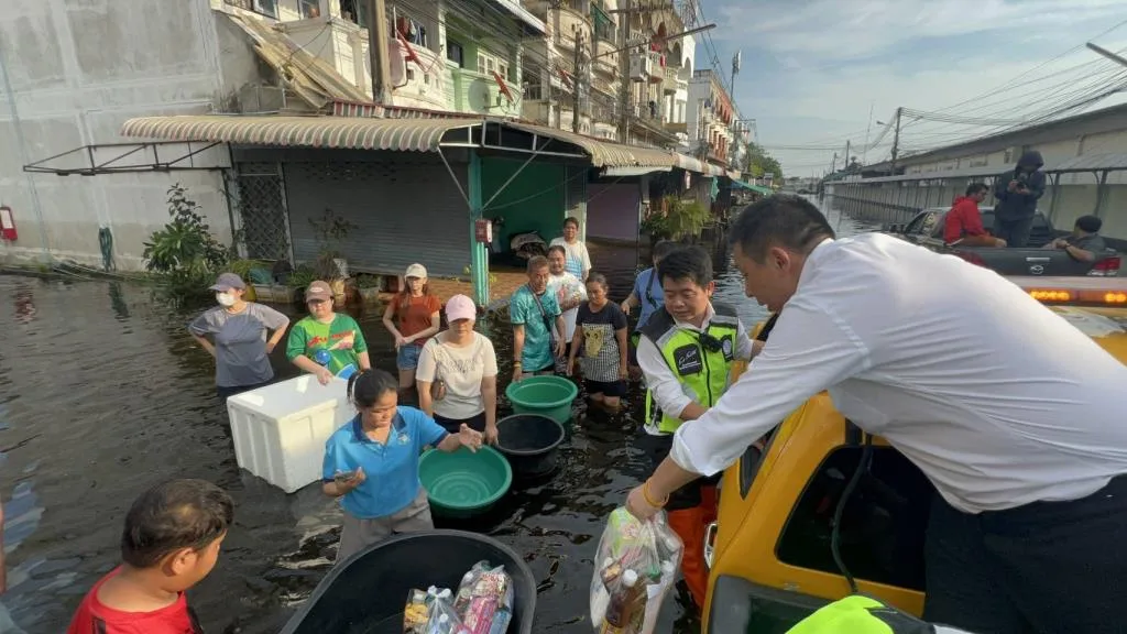 Aid Reaches Flood-Hit Bueng Yitho, Thanyaburi, Thailand