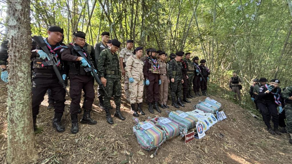 Thai Rangers Clash with Drug Smugglers in Mae Ai, Seizing Nearly a Million Meth Pills