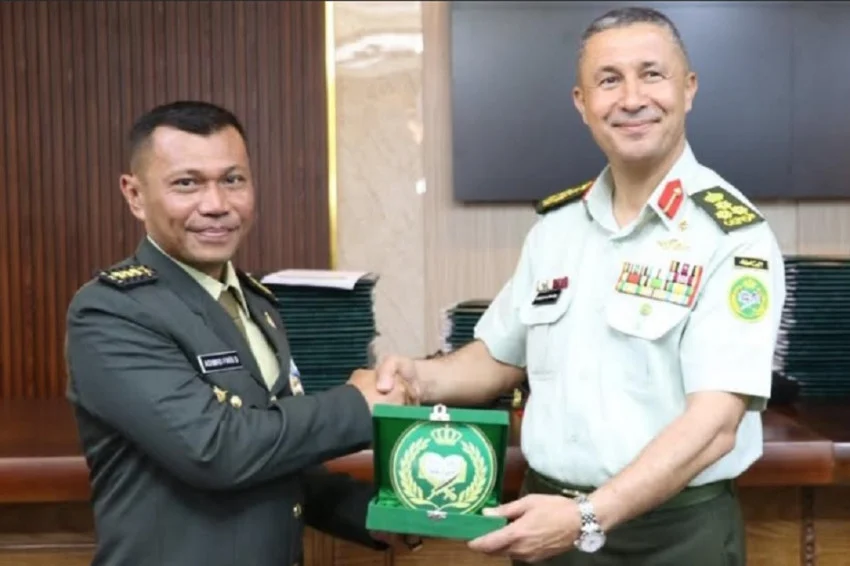 インドネシア軍将校、ヨルダン防衛大学を初卒業
