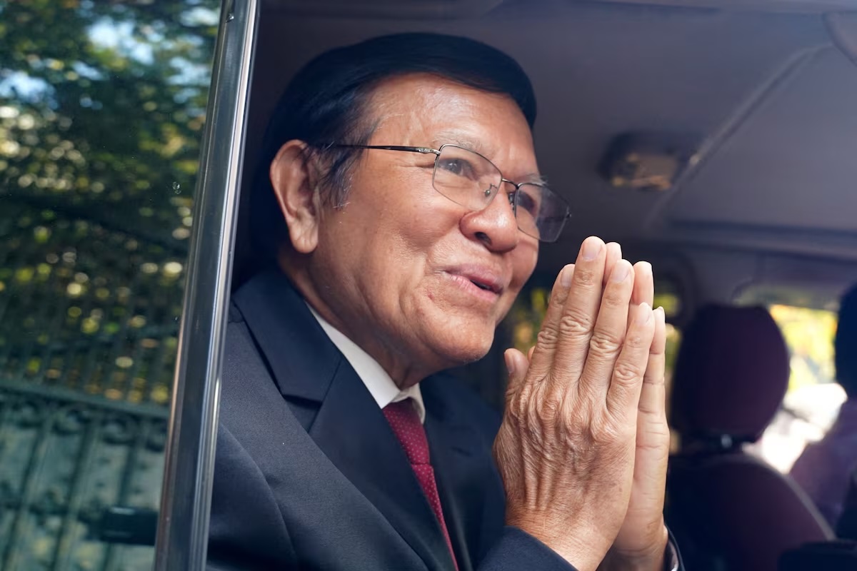 カンボジア国王、元野党指導者を恩赦