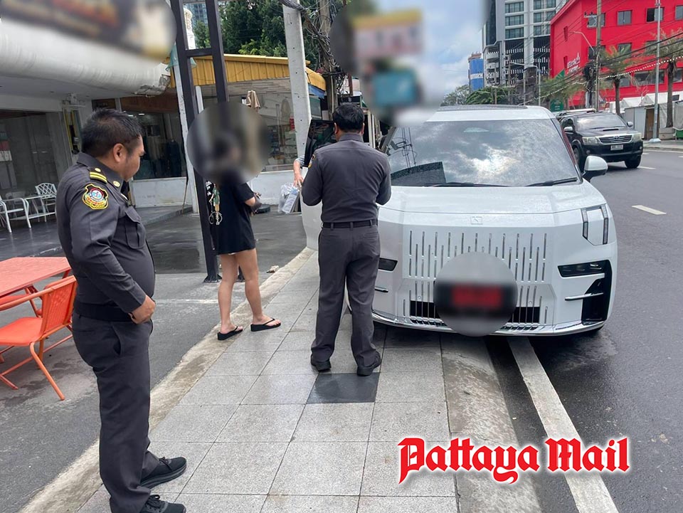 パタヤ、歩道占拠車両に摘発強化 歩行者空間回復へ