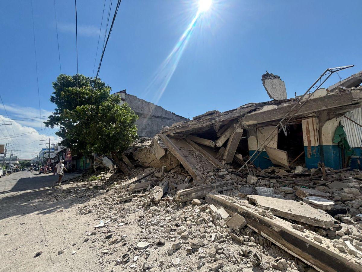 Mindanao Earthquake Claims 35 Lives, Dozens Still Missing