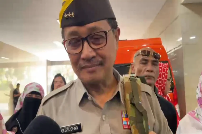 Former Official Appears in Veteran Uniform for Police Summons