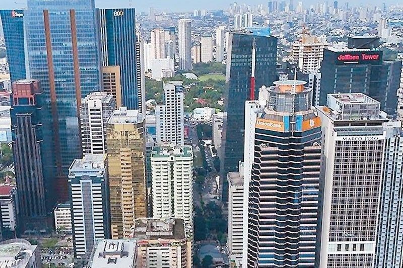 フィリピン経済、インフレ・天候不順で成長鈍化か 2.5%見通し