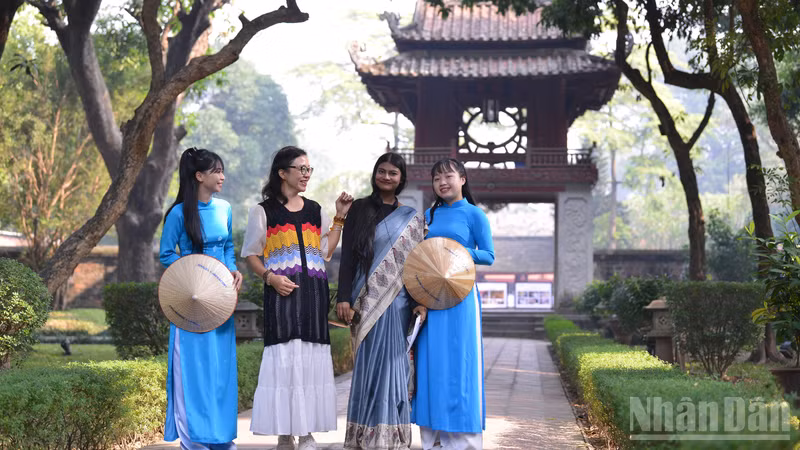 Vietnam Exceeds H1 Tourism Target, Sustaining Growth Momentum