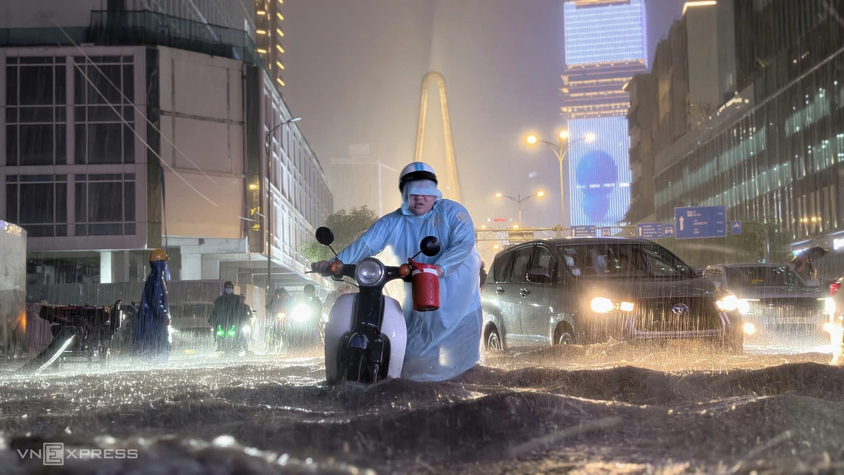 Ho Chi Minh City Grinds to a Halt Amidst Evening Downpour, Exposing Infrastructure Woes