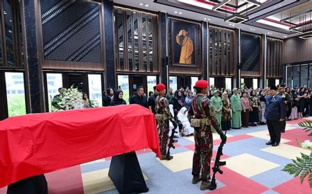 Prabowo Pays Final Respects to Former Army Chief of Staff, Underscoring Military Ties