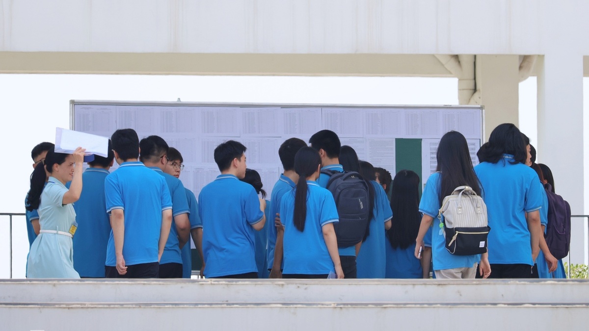 Vietnam Re-examines High School Graduation Amid Cheating Scandal, Strengthens Oversight