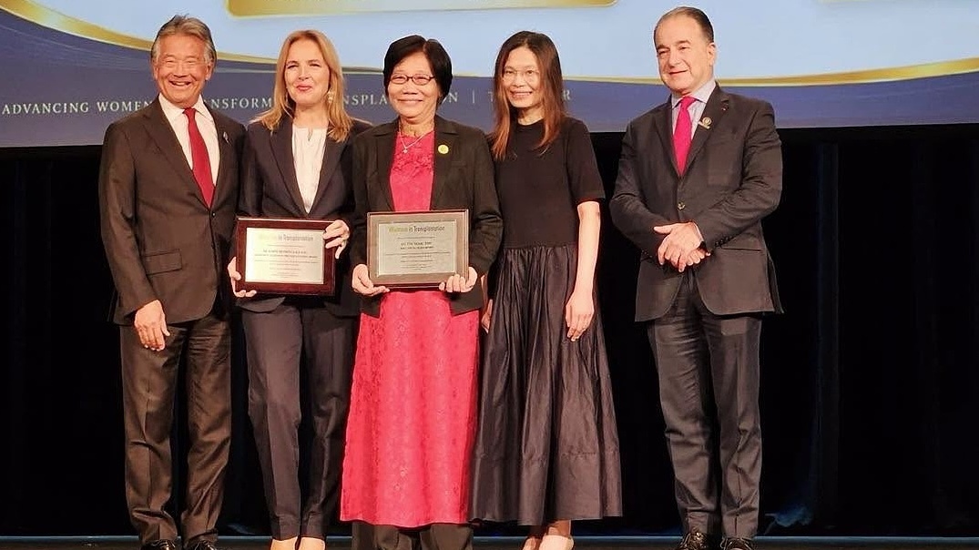 Vietnamese Doctor Honored with International Transplantation Society's 'Unsung Hero' Award