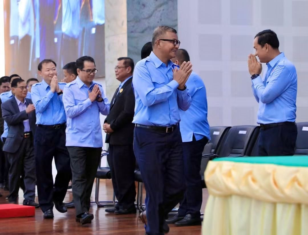 Cambodian People's Party Admits 1,300 New Members from Education Sector