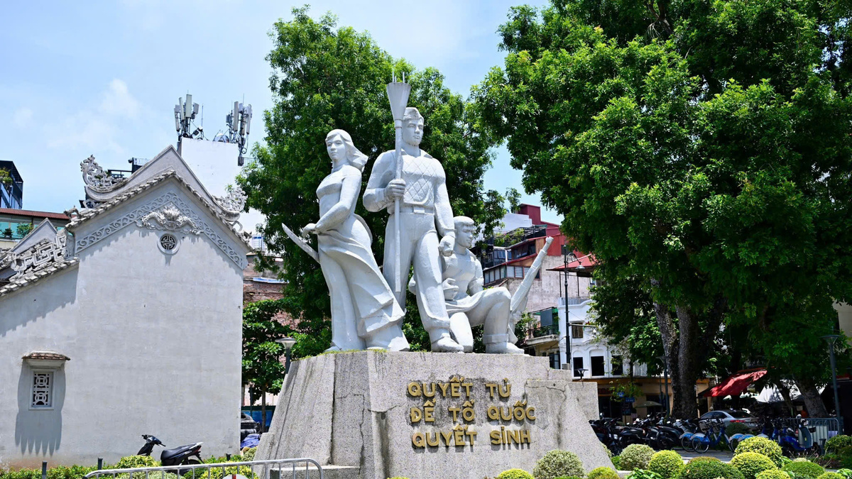 Hanoi Approves Relocation of Iconic 'Quyet Tu' Monument Near Hoan Kiem Lake