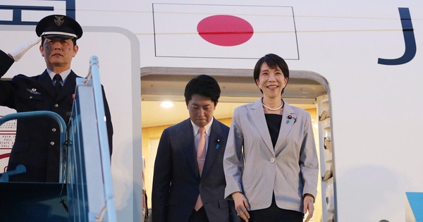 Japan's Takaichi Sanae Reportedly Begins First Official Visit to Vietnam: Note on "PM" Designation